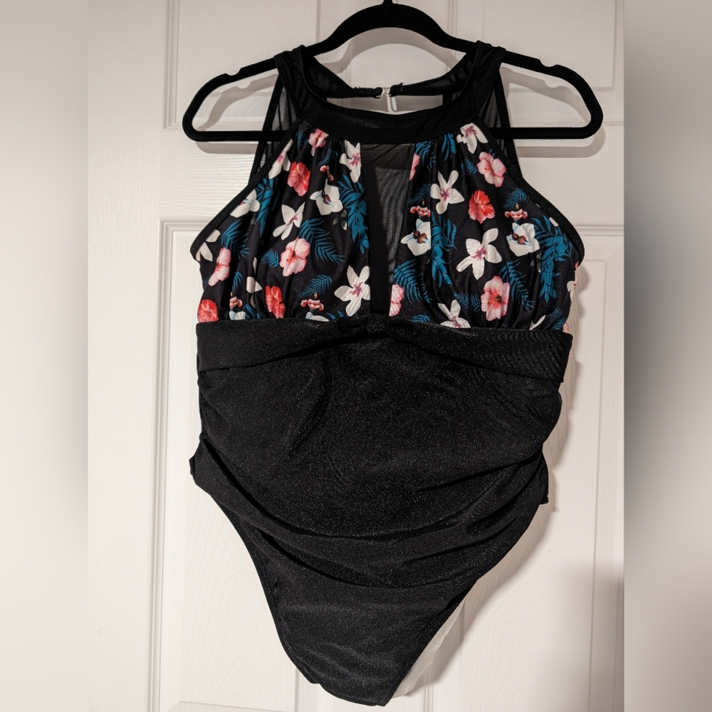 Brand new womens bathing suit size 1xl